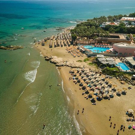 Manos Beachside Apartments Agia Marina المظهر الخارجي الصورة