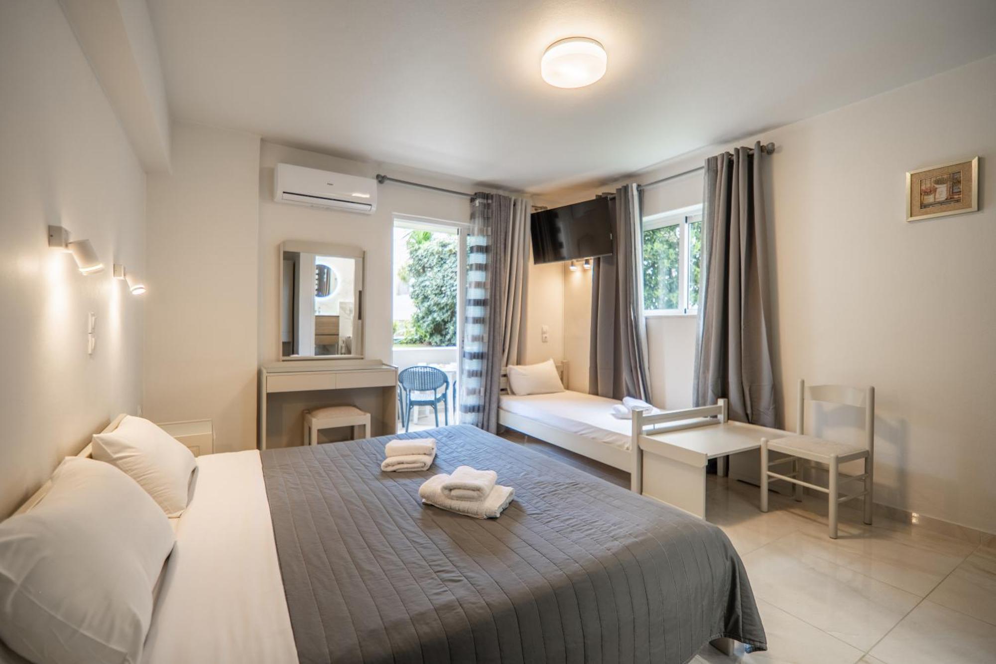 Manos Beachside Apartments Agia Marina المظهر الخارجي الصورة