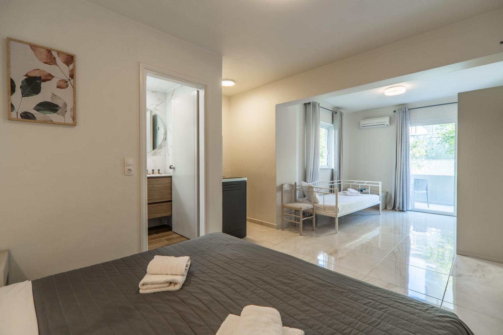 Manos Beachside Apartments Agia Marina المظهر الخارجي الصورة