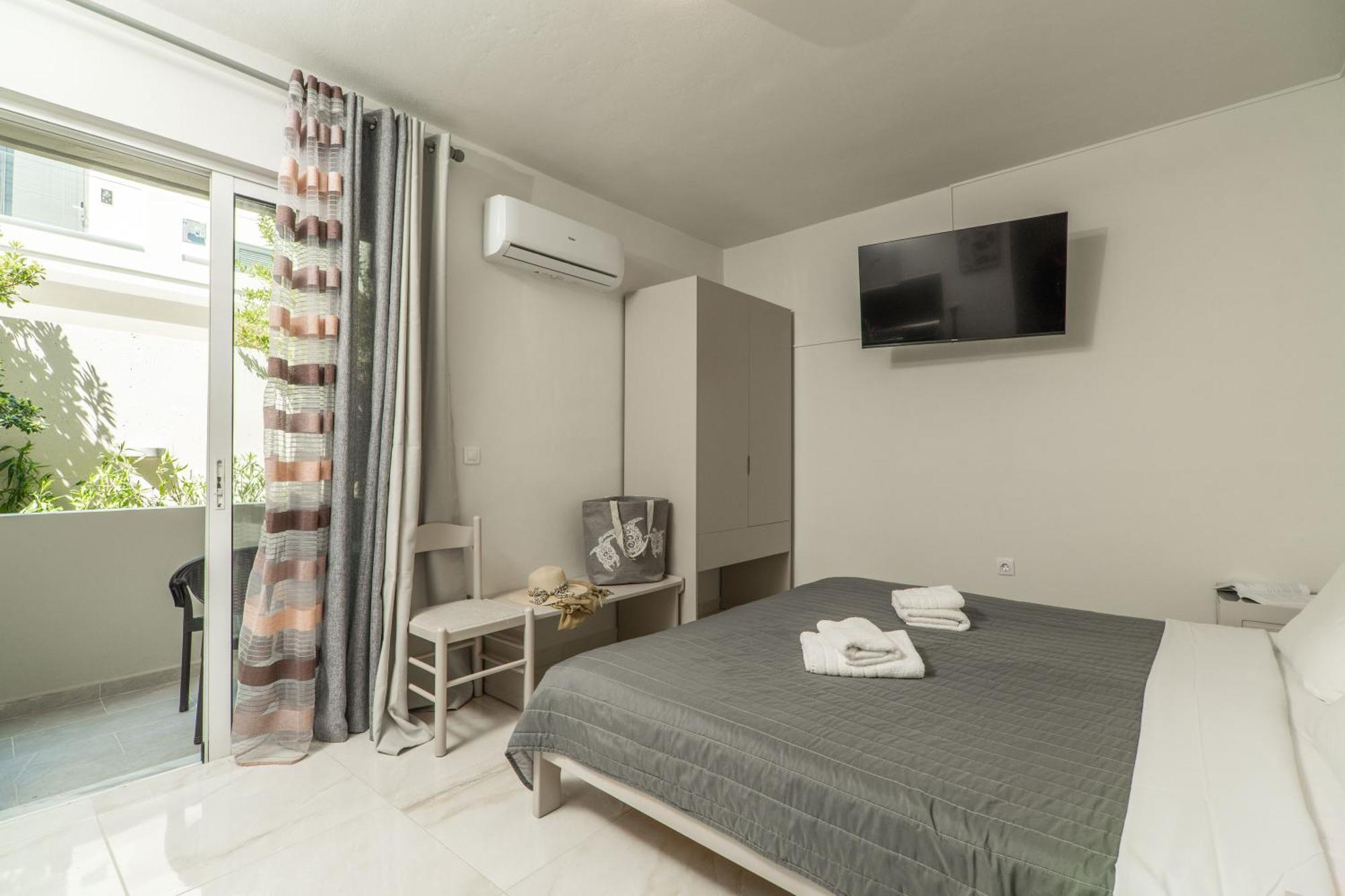 Manos Beachside Apartments Agia Marina المظهر الخارجي الصورة