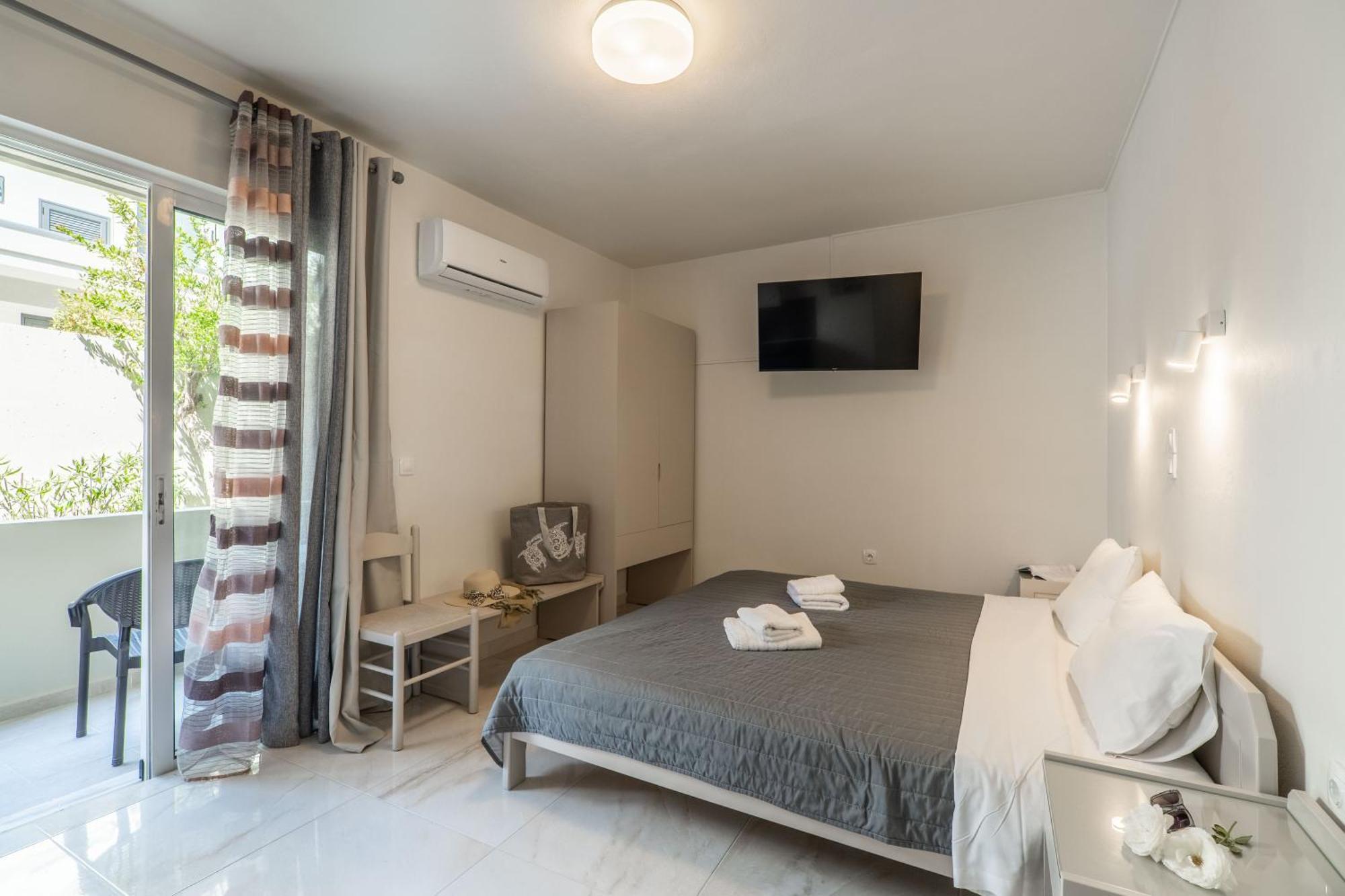 Manos Beachside Apartments Agia Marina المظهر الخارجي الصورة