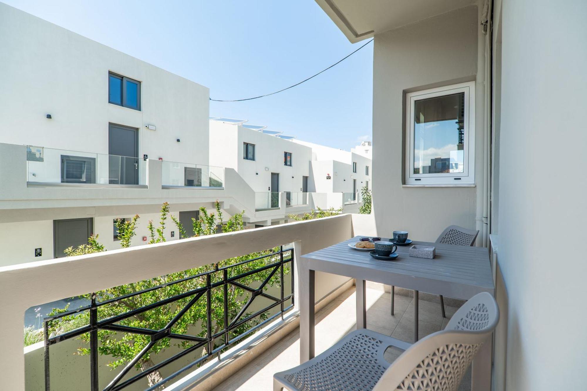 Manos Beachside Apartments Agia Marina الغرفة الصورة