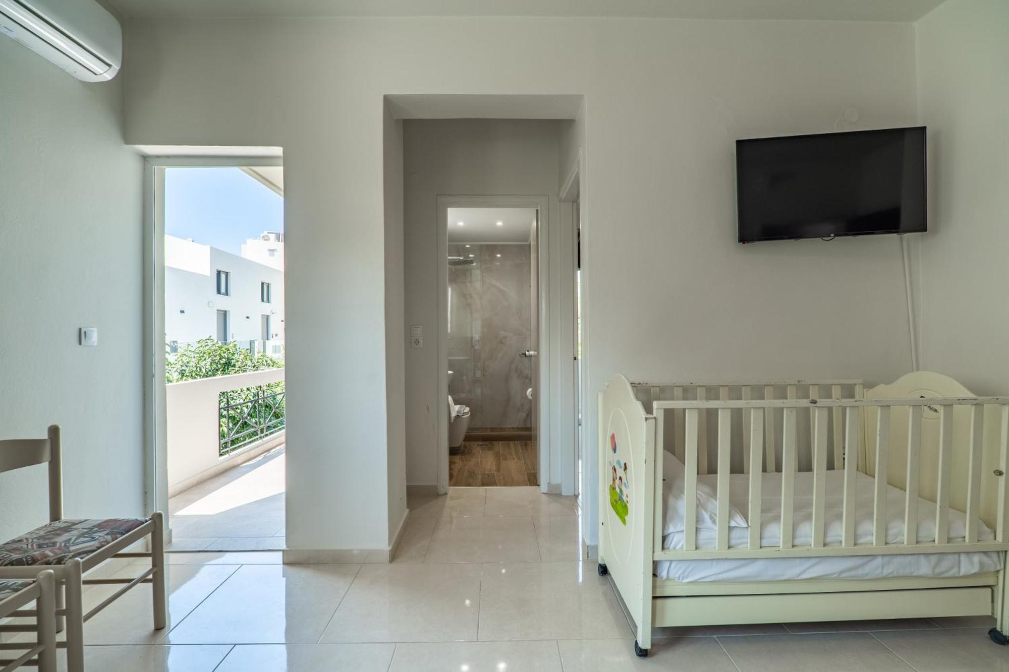 Manos Beachside Apartments Agia Marina الغرفة الصورة