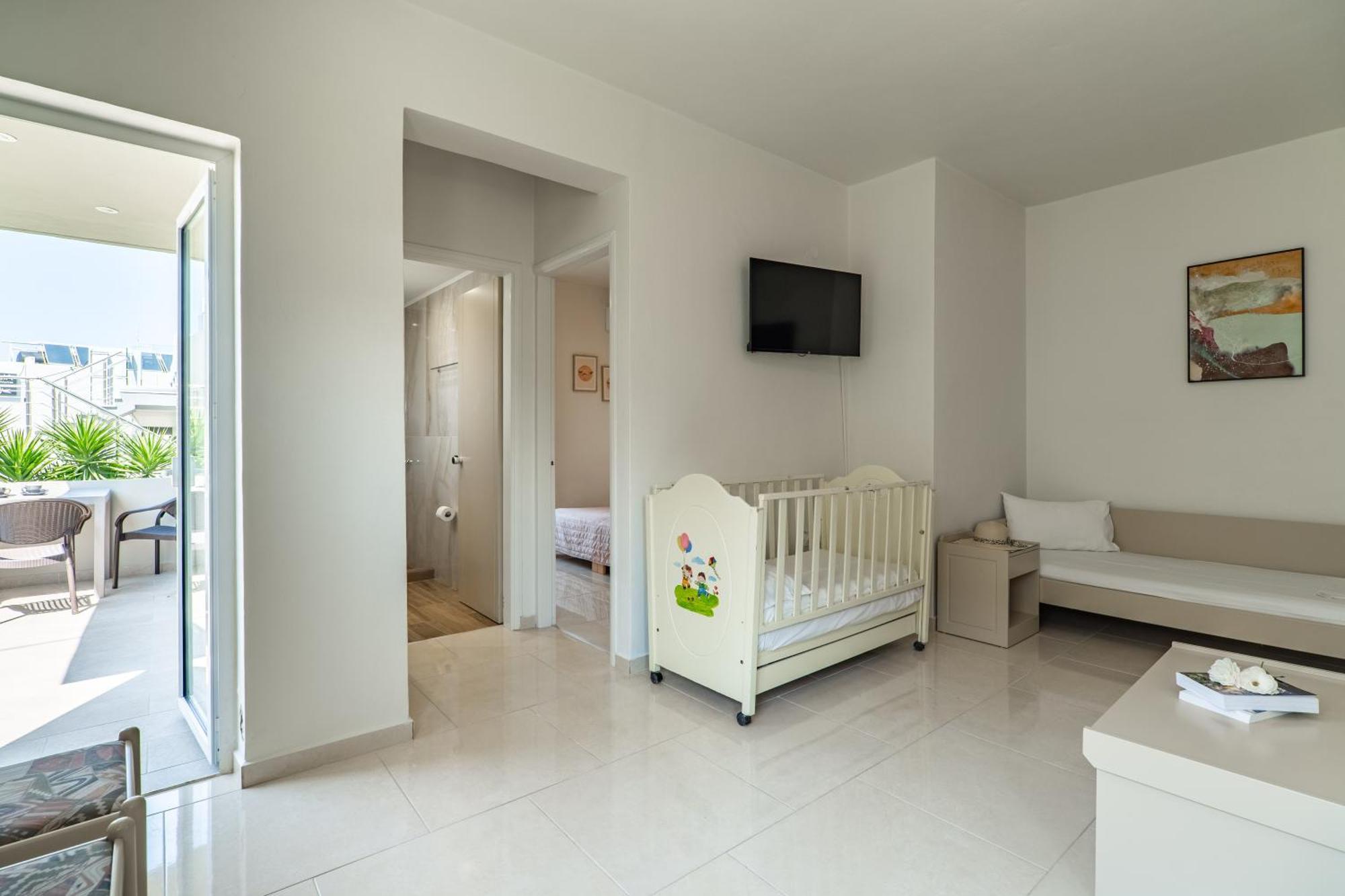 Manos Beachside Apartments Agia Marina الغرفة الصورة