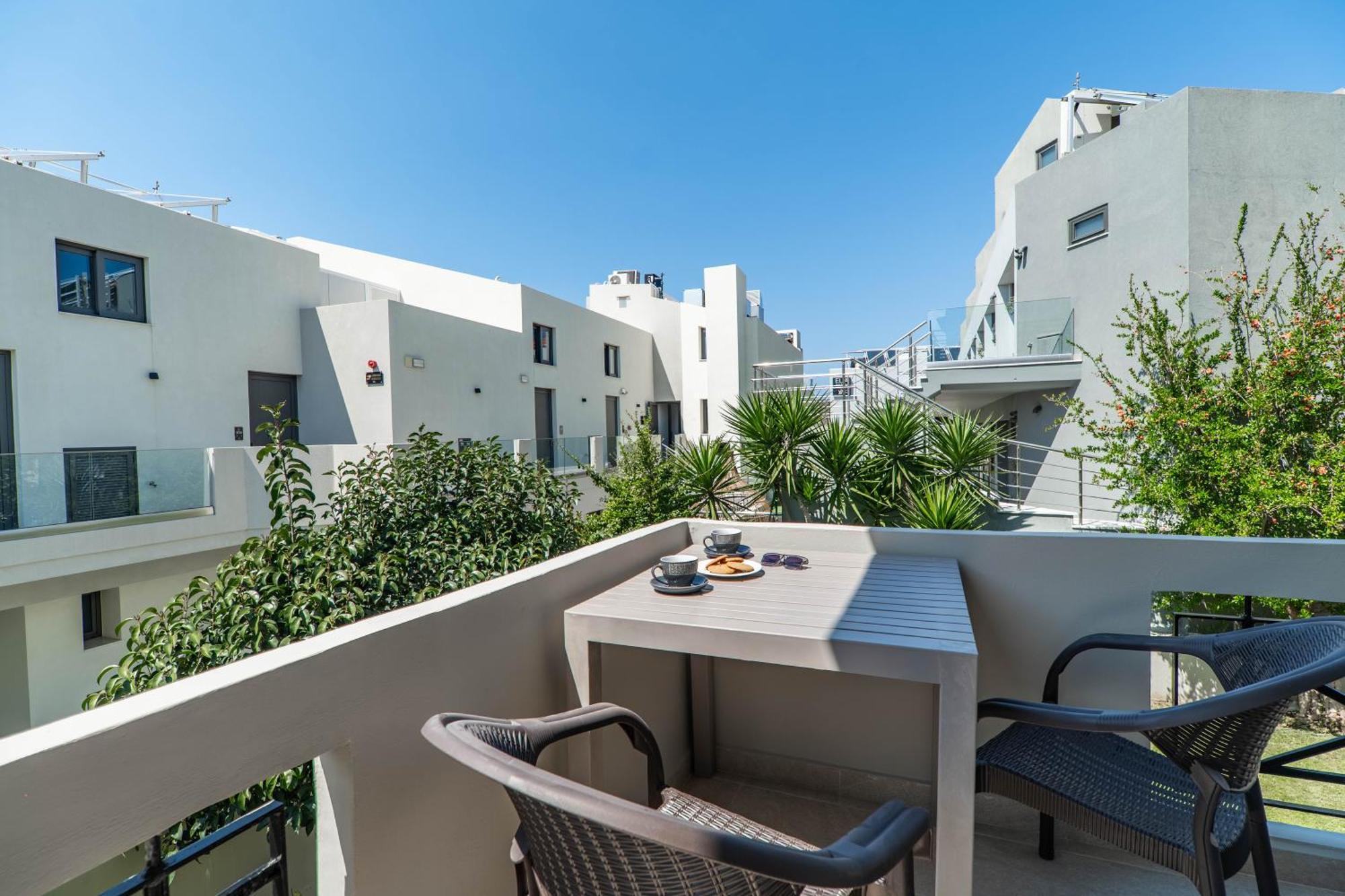 Manos Beachside Apartments Agia Marina الغرفة الصورة