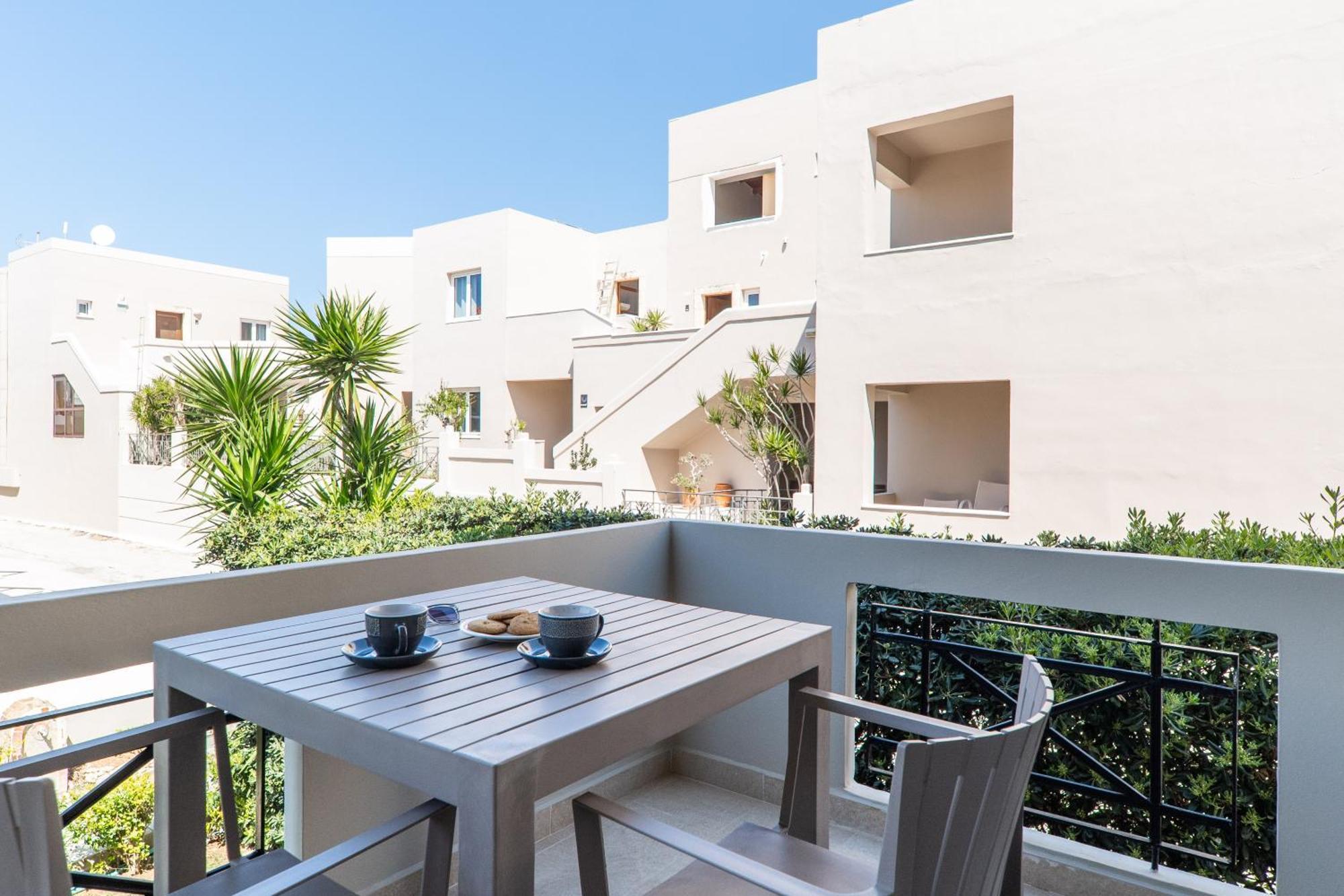 Manos Beachside Apartments Agia Marina الغرفة الصورة